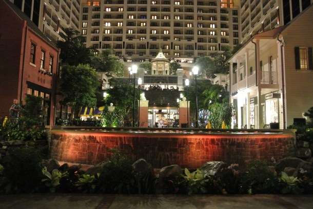 Even walking through the ENORMOUS Gaylord Hotel was exciting.